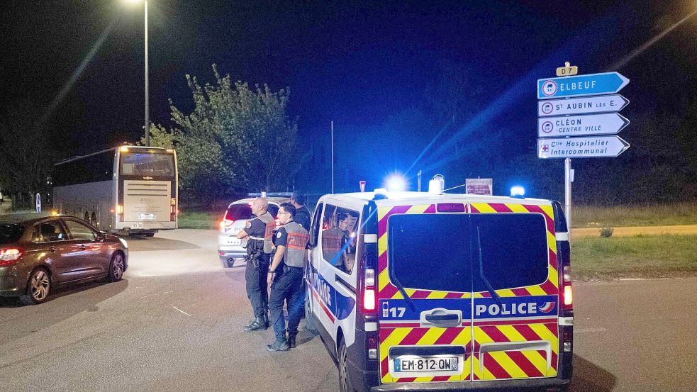 Nach dem Zugunglück wurden nach vorläufigen Angaben mehr als 40 Menschen verletzt, darunter eine Frau schwer. Foto: Guillaume Saligot/AFP/dpa
