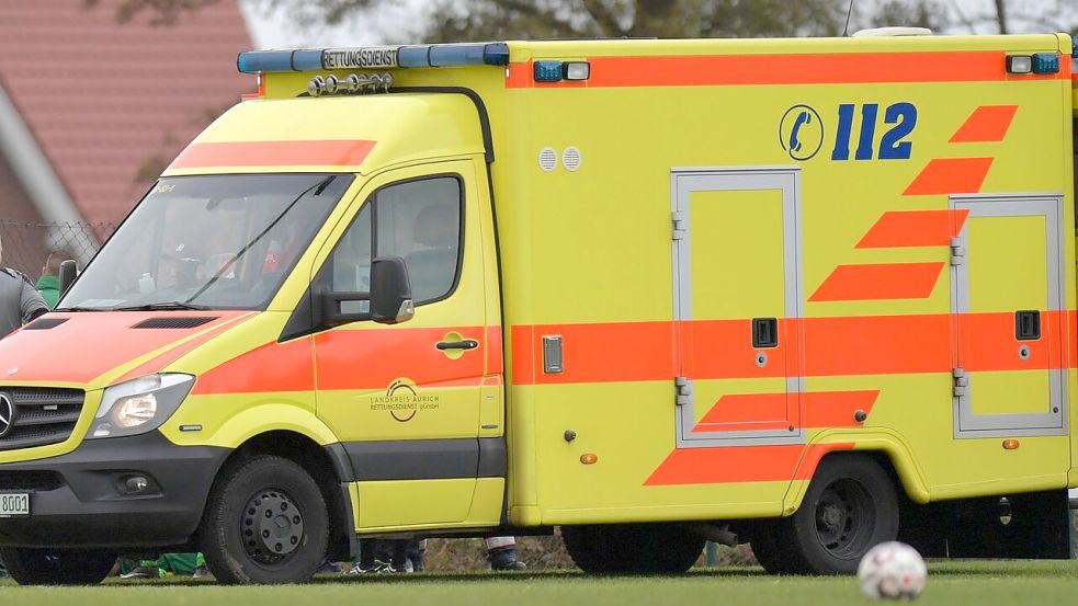 Gleich zweimal musste am Freitagabend in Bunde eine Krankenwagen anrücken. Symbolfoto: Archiv