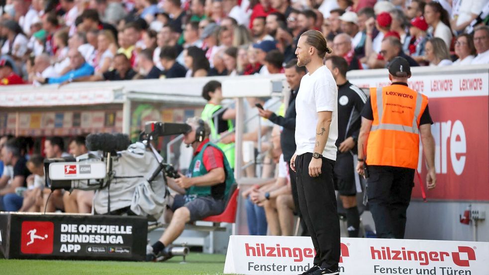 Steht unter Druck: Gladbach-Coach Eugen Polanski Foto: Philipp von Ditfurth
