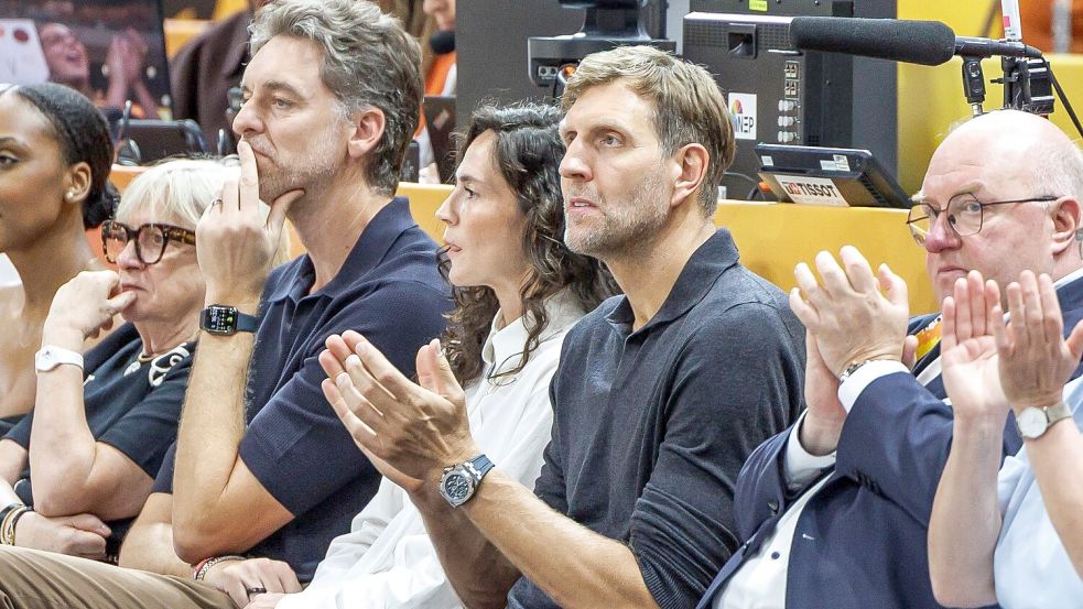 In Reihe eins: Dirk Nowitzki war erneut in der Arena. Foto: Andreas Gora
