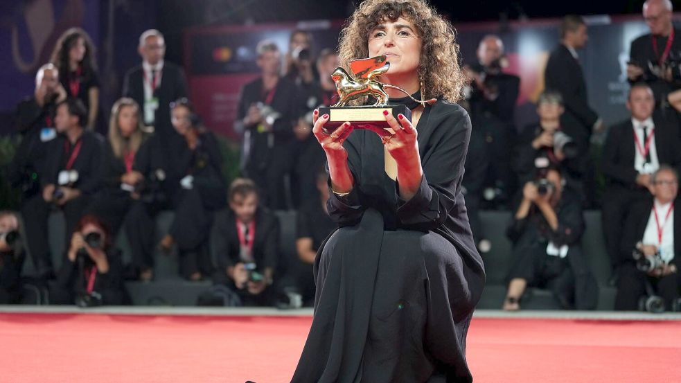 Sie ist die achte Frau, die den Goldenen Löwen in der Geschichte der Filmfestspiele gewinnt: May el-Toukhy. Foto: Scott A Garfitt