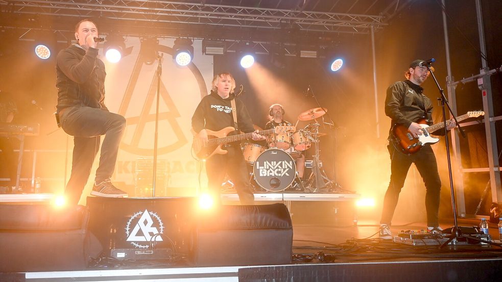 Die Linkin-Park-Tribute-Band „Linkin Back“ beendete das „Sound of Legends“-Konzert mit ihrem Auftritt.