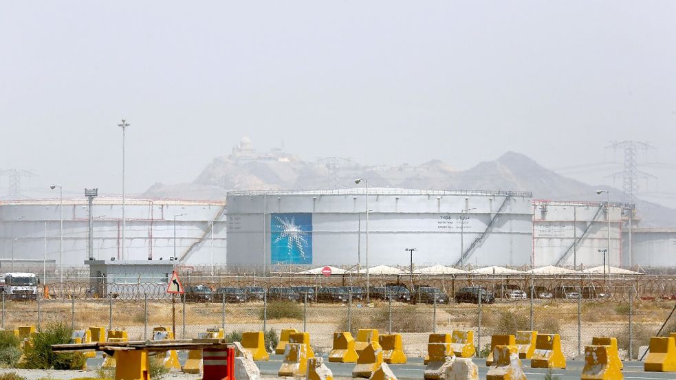 Der Konflikt im Nahen Osten setzt den weltgrößten Ölexporteur Saudi-Arabien zu. Foto: Amr Nabil/AP/dpa