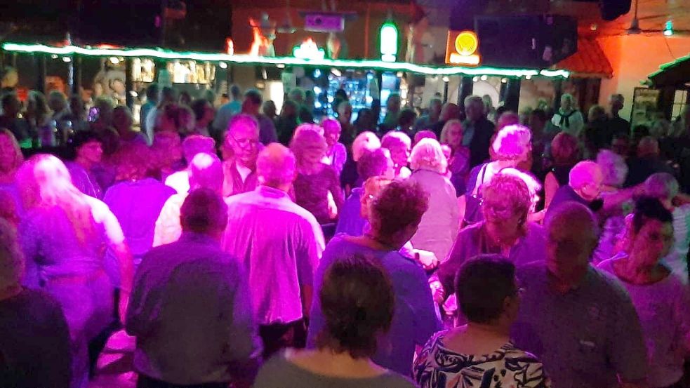 Ausgelassene Stimmung herrschte bei der Ü55-Party im Limit. Foto: Privat