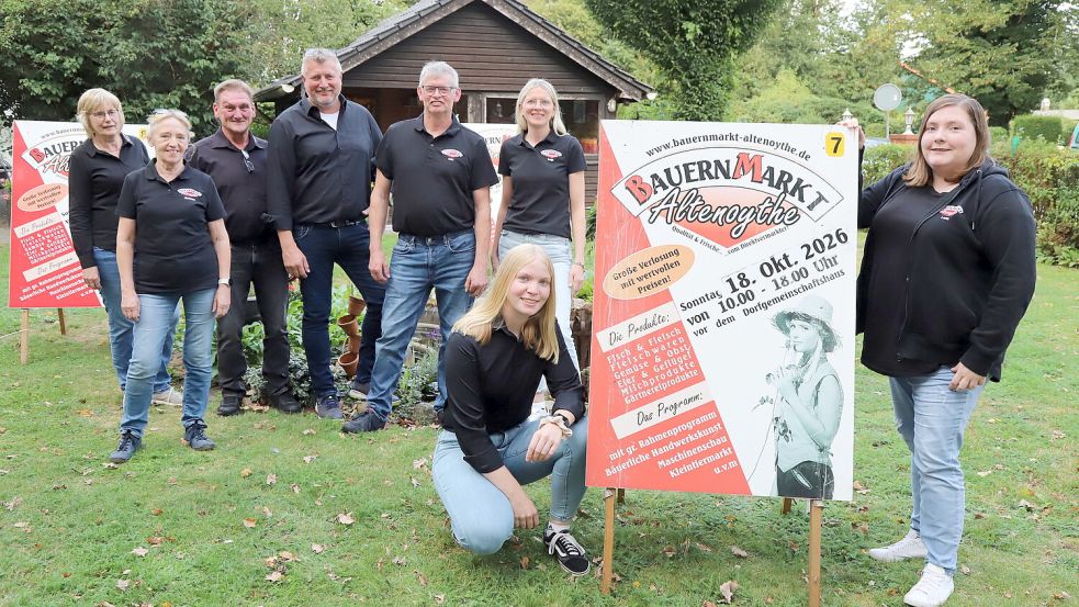 Das Organisationsteam des Bauernmarktes Altenoythe bereitet die 28. Auflage auf Hochtouren vor (von links): Christa Böhmann, Marianne von Garrel, Alfred Willer, Matthias Blome, Heinrich Lücking, Sonja Husmann, Susanne Block und Lena Willer. Foto: Hans Passmann
