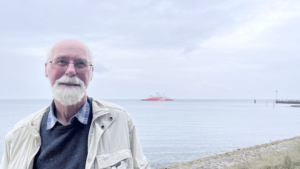 Drahtig, wach, die Augen blitzend: Wattenmeer-Legende Karsten Reise rechnet auf Sylt mit starrsinnigem Küstenschutz ab. Der Ökologe plädiert für ein Leben mit dem Wasser. Foto: Stephan von Kolson