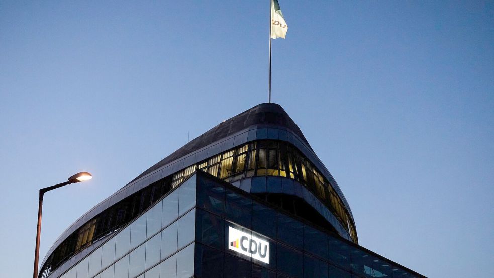 CDU und CSU fallen in der aktuellen YouGov Sonntagsfrage auf ein Tief. (Symbolbild) Foto: Christoph Soeder/dpa