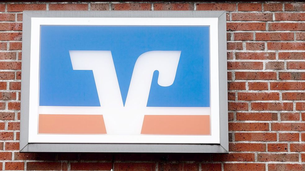 Etablierte Banken wie Volksbanken, Sparkassen und Privatbanken in Deutschland haben es mit zunehmender Konkurrenz von Neobanken zu tun. Zudem werben immer mehr Auslandsbanken hierzulande um Kundschaft. (Symbolbild) Foto: Markus Scholz/dpa