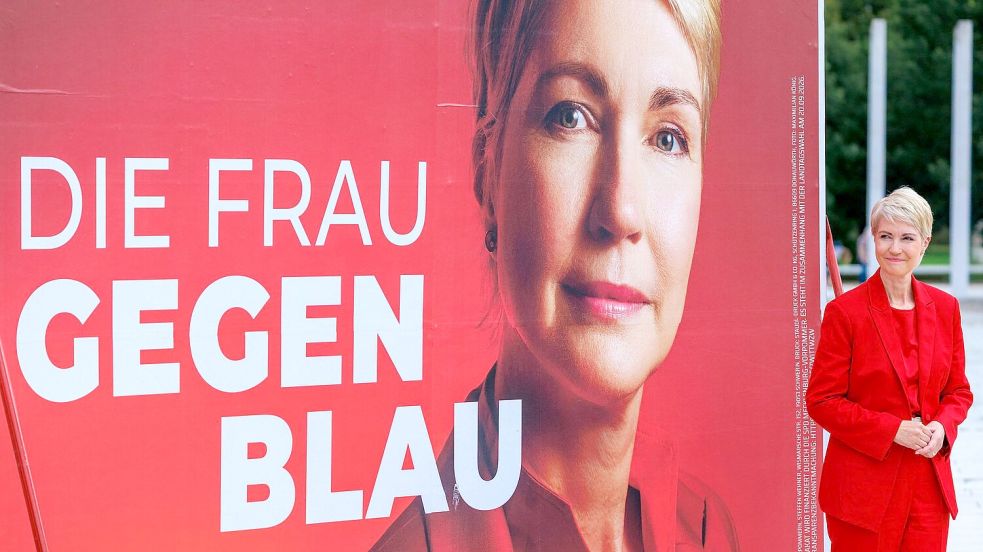 Schwesig präsentierte sich im Wahlkampf als Frau gegen Blau.  Foto: Jens Büttner/dpa