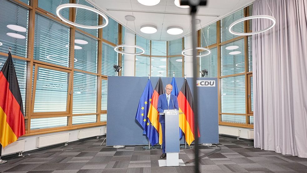 Der Kanzler spricht von einem „Desaster“ - aber er will kämpfen.  Foto: Michael Kappeler/dpa
