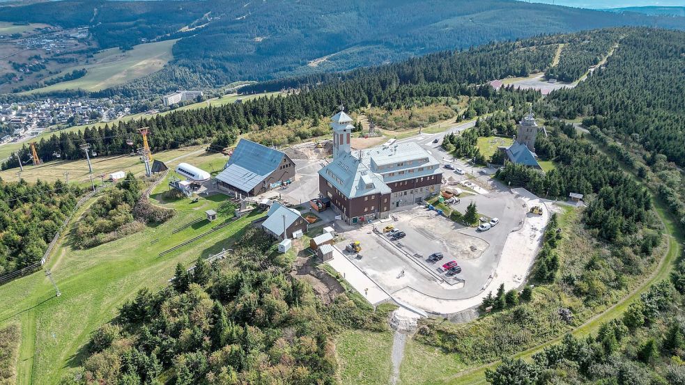 Rund um den Fichtelberg gibt es zahlreiche Wege für Wanderungen. Nun startet ein neues sportliches Angebot für Trailrunner.  Foto: Hendrik Schmidt/dpa