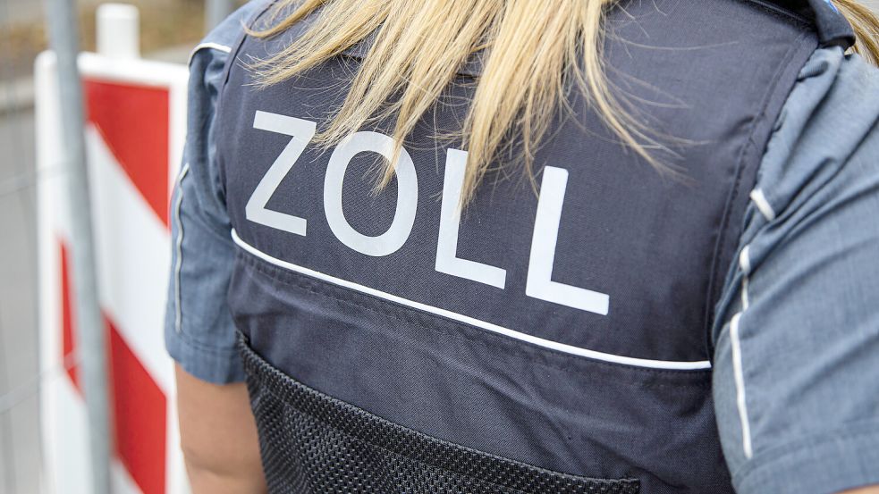 Der Zoll hat am Freitag ein Restaurant in der Gemeinde Ostrhauderfehn kontrolliert. Symbolfoto: Medienzunft Berlin/stock.adobe.com