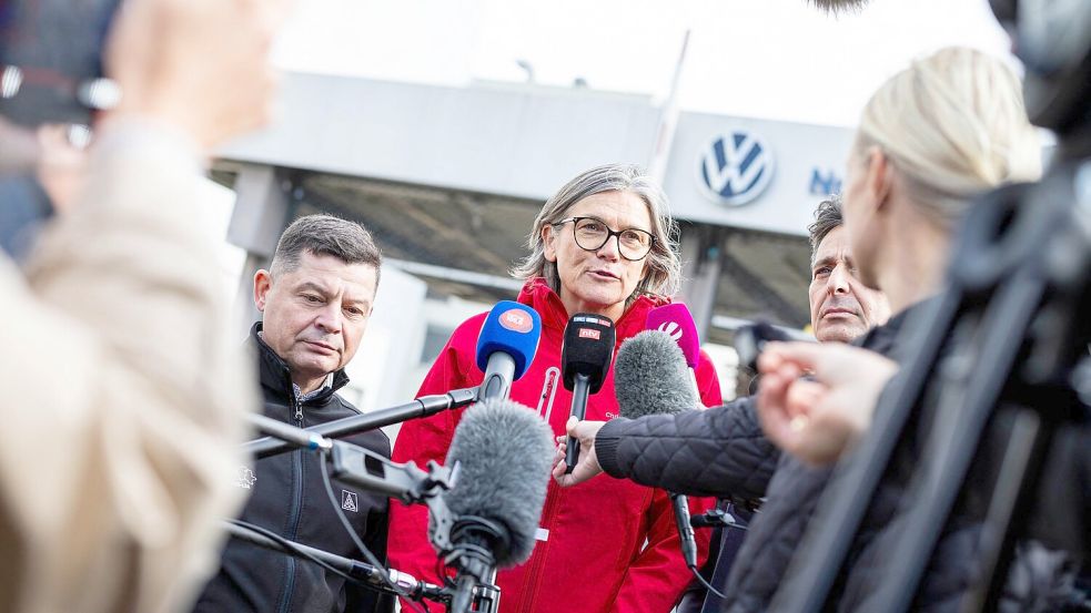IG-Metall-Chefin Benner sprach am Montag in Wolfsburg und Hannover.  Foto: Michael Matthey/dpa