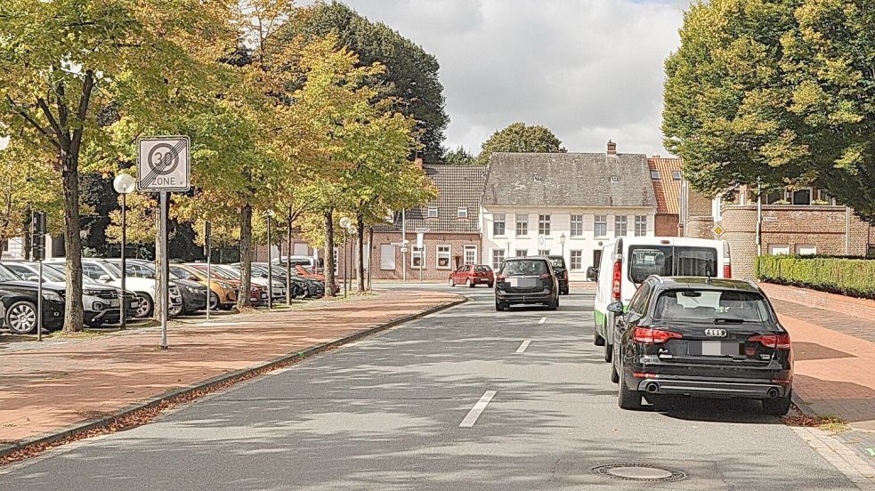 An der Königstraße werden häufig Fahrzeuge abgestellt. Foto: Bodo Wolters