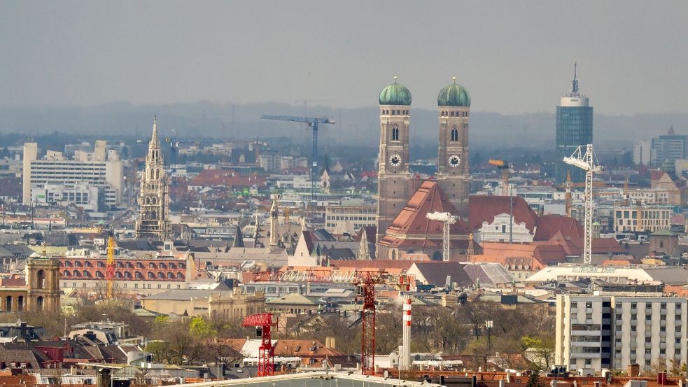 In München gibt es nach Einschätzung der UBS kein akutes Risiko mehr für eine Immobilienblase - anders als 2022 (Archivfoto). Foto: Peter Kneffel/dpa