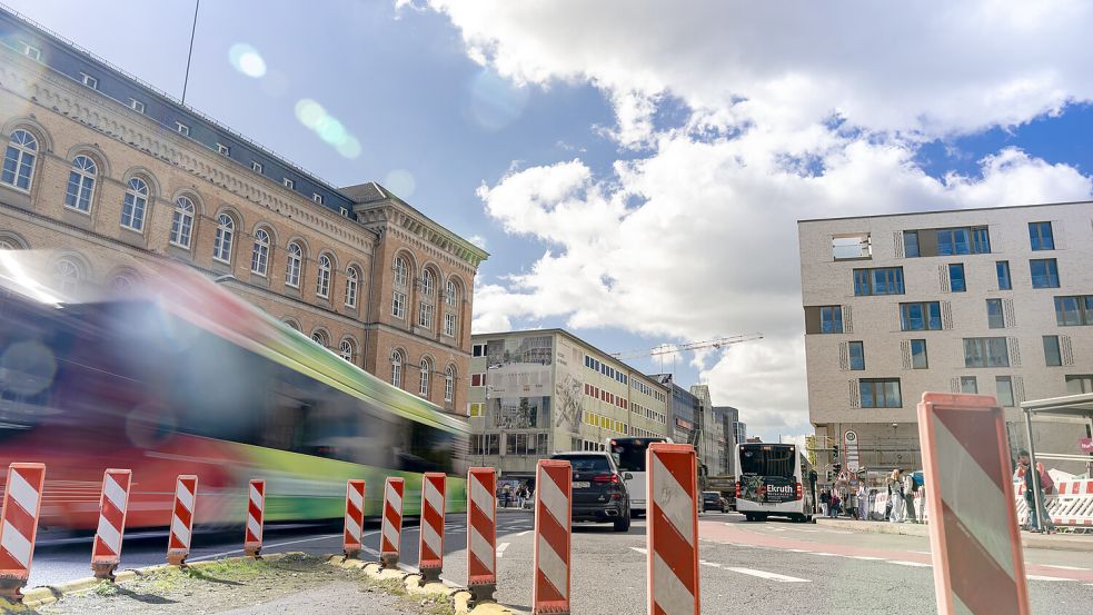 Der Neumarkt in Osnabrück steht erneut auf der Tagesordnung des Stadtentwicklungsausschusses. Der geplante Umbau wird mehr als 7,7 Millionen Euro teurer. Foto: Sebastian Dannenberg