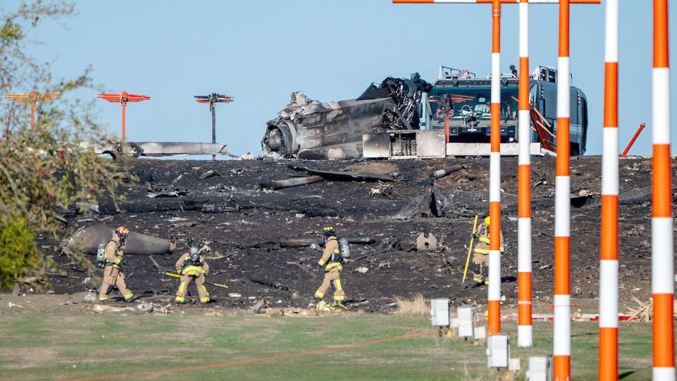 Die Unglücksursache ist noch unklar. Foto: Harald Tittel/dpa