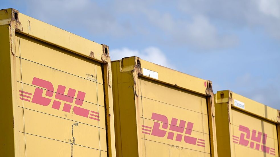 An dem DHL-Zustellzentrum läuft ein größerer Einsatz von Feuerwehr und Polizei. (Symbolbild) Foto: Wolf von Dewitz/dpa