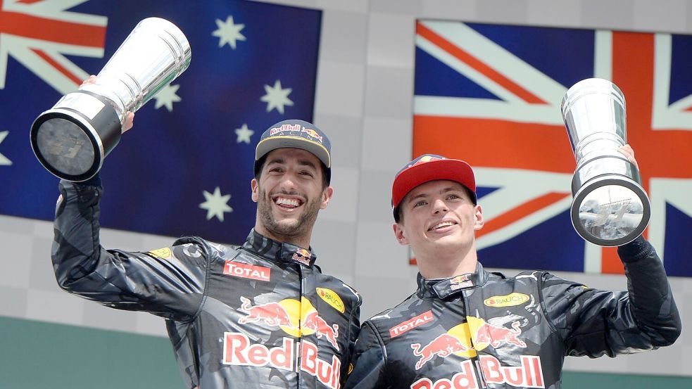 Daniel Ricciardo (l) war Max Verstappens erster Red-Bull-Teamkollege. (Archivbild) Foto: picture alliance / dpa