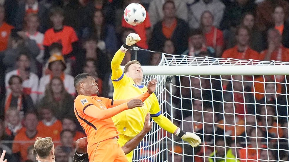 Marc-André ter Stegen hatte bei seinem Comeback richtig viel zu tun.  Foto: Martin Meissner/AP/dpa