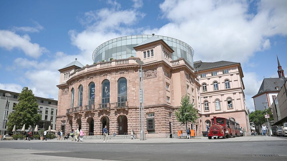 Die Fachzeitschrift „Opernwelt“ hat das Staatstheater Mainz zum Opernhaus des Jahres ernannt. (Archivbild) Foto: Arne Dedert/dpa