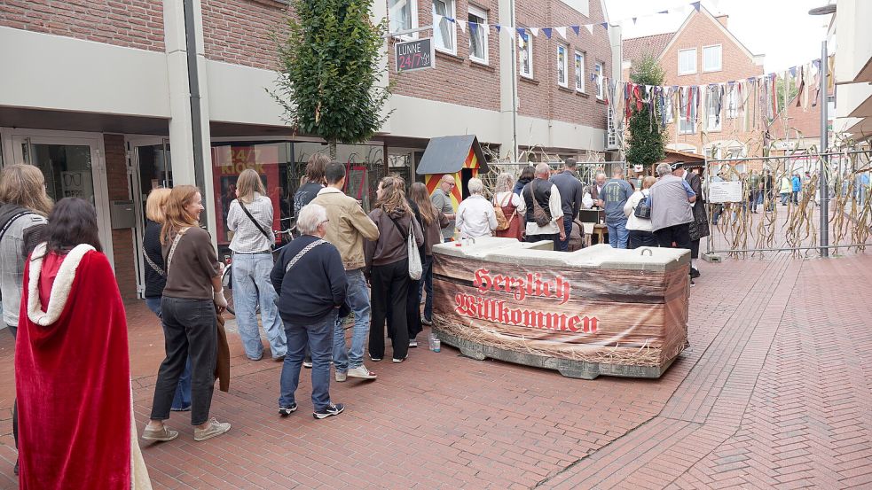 Hendrik Holts Frau Jana wurde jüngst beim Korn- und Hansemarkt in Haselünne gesichtet. Doch die Familie soll weiterhin im Raum Berlin wohnen Foto: Daniel Gonzalez-Tepper