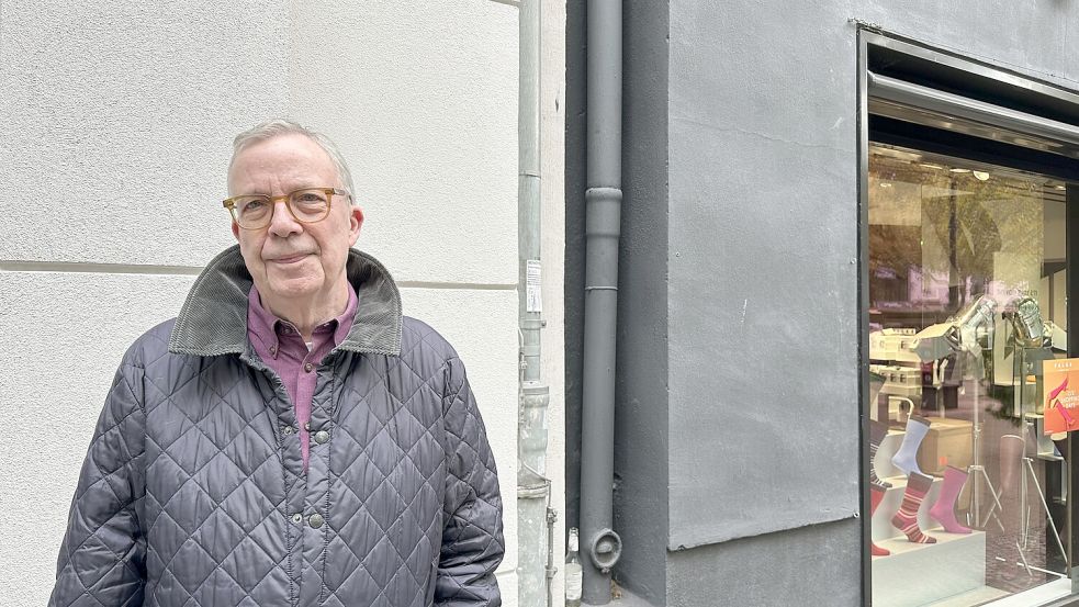 Herr Köpper lebt seit 1993 in der Stadt. Um Geld muss er sich keine Sorgen machen. Über die Linke auch nicht, wie er sagt. Foto: Matti Gerstenlauer