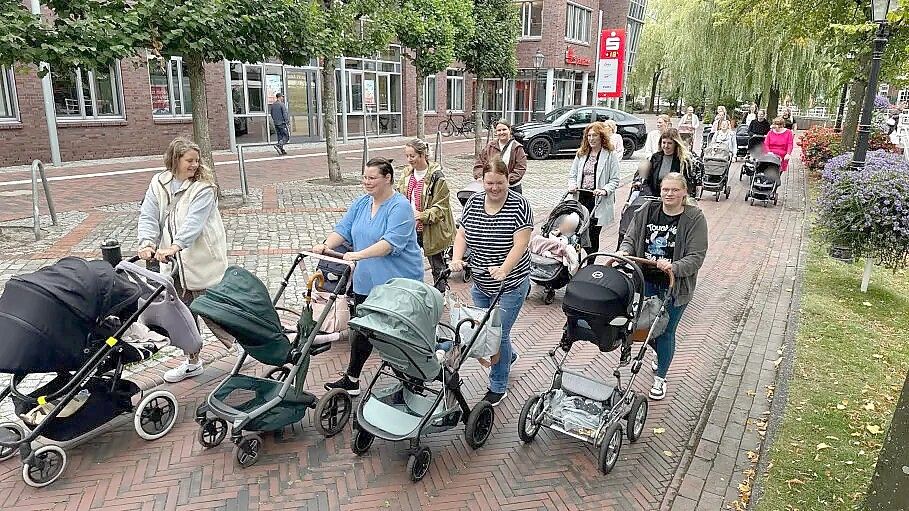 Einfach Kinderwagen schnappen, mitlaufen, quatschen und neue Mamas kennenlernen: Das ist das Konzept vom „Mami Walk“. Foto: Kristina Roispich