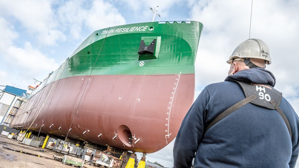 Auf der Ferus-Smit-Werft in Leer wird noch am neuen Tanker gearbeitet. Foto: Klaus Ortgies
