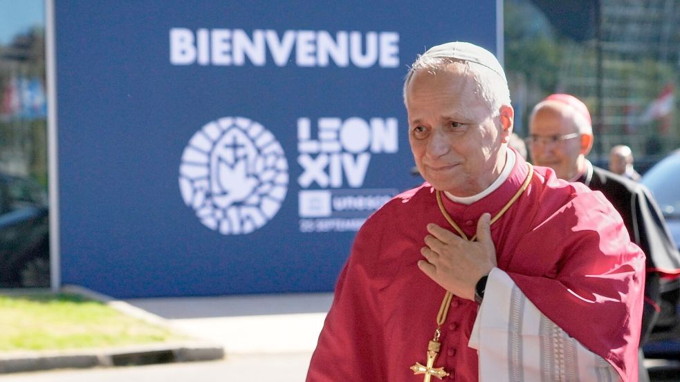 Frankreich heißt den Papst willkommen. Foto: Gregorio Borgia/Pool AP/dpa