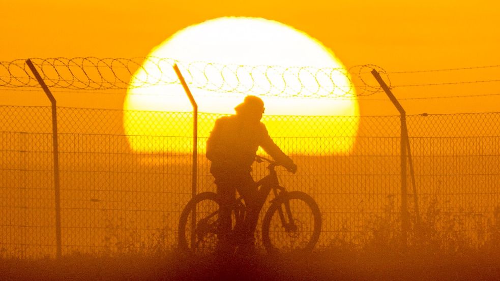Am Wochenende wird es noch einmal sommerlich in Deutschland – im Südwesten sogar mit Temperaturen über 30 Grad. Foto: Julian Stratenschulte/dpa