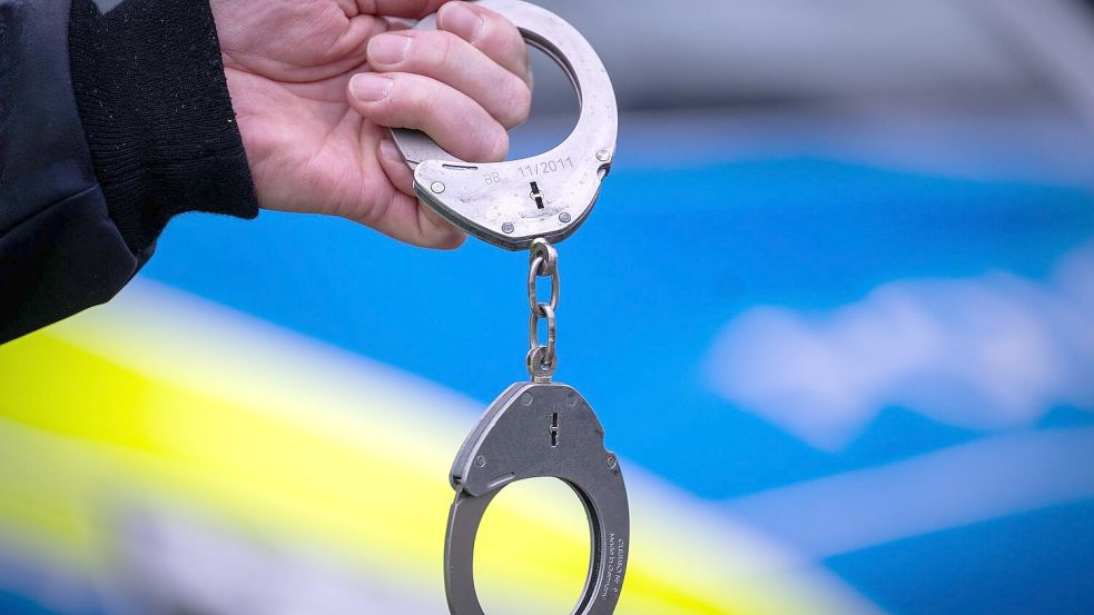Der 46-Jährige wurde in Gewahrsam genommen. Symbolfoto: Soeren Stache/dpa