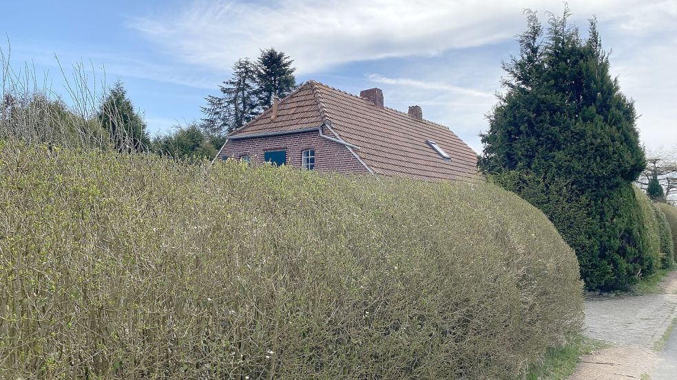 Im Garten dieses Hauses in Fulkum war Ostern 2026 eine Leiche entdeckt worden. Foto: Imke Oltmanns
