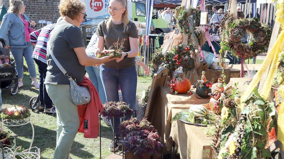 Bei bestem Wetter wurde der Bauern- und Handwerkermarkt in Gehlenberg zum Publikumsmagneten. Foto: Hans Passmann