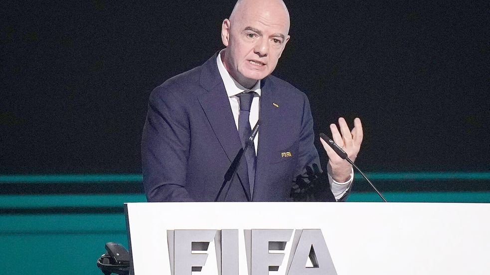 Steht weiter unter Druck - wehrt sich aber auch: Gianni Infantino. (Archivbild) Foto: Darryl Dyck/The Canadian Press/AP/dpa