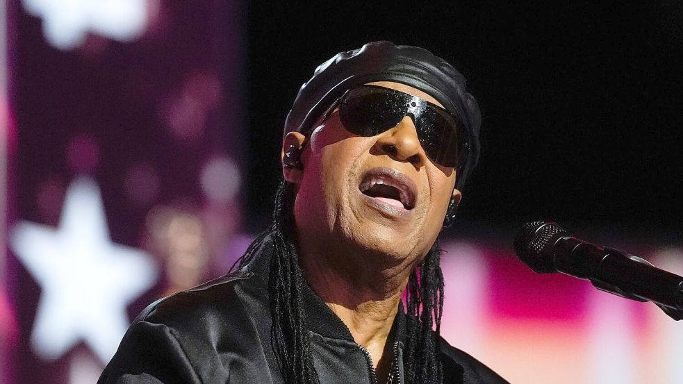 „Wir leben seit fünfzig Jahren mit „Songs in the Key of Life“, aber es gibt noch mehr zu hören“, so Stevie Wonder. (Archivbild)  Foto: Erin Hooley/AP/dpa