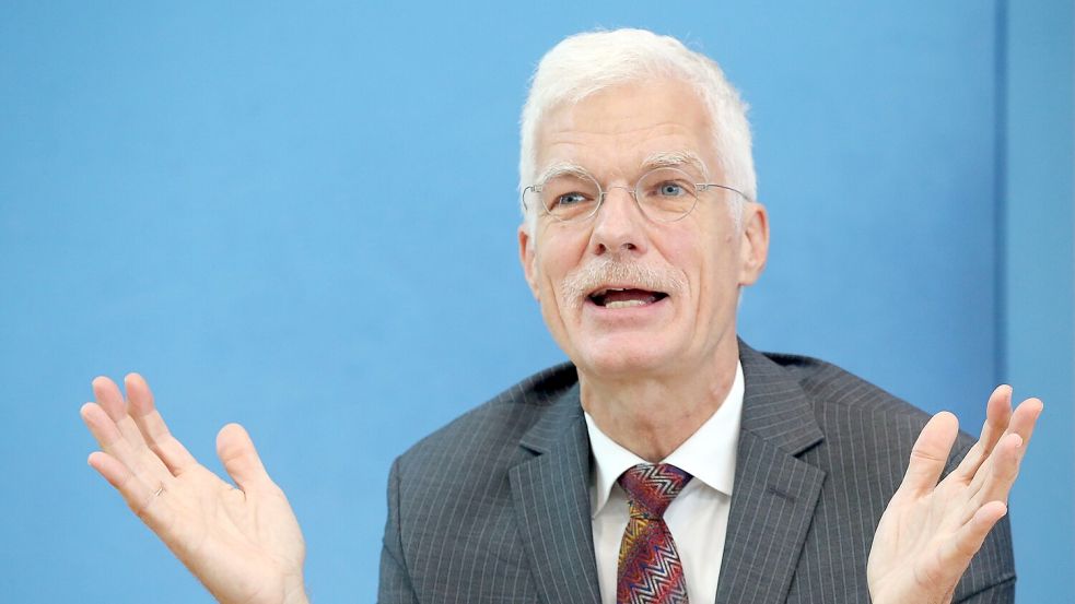 Bildungsforscher Andreas Schleicher stellte die neue Studie „Bildung auf einen Blick 2026“ vor. (Archivbild) Foto: Wolfgang Kumm/dpa