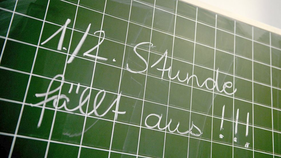 Unterrichtsausfall ist an vielen Schulen ein großes Thema. (Symbolbild) Foto: Caroline Seidel/dpa