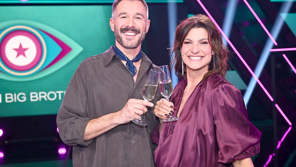 Die Moderatoren von „Promi Big Brother“: Jochen Schopp und Marlene Lufen. Foto: Joyn/Willi Weber