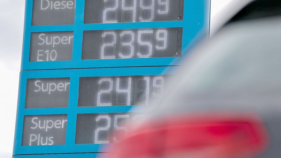 Die Bundesregierung will Autofahrer mit einem erneuten Tankrabatt entlasten. (Archivbild) Foto: Jan Woitas/dpa