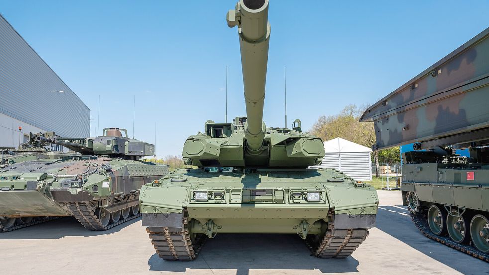 Stahl, Panzerung und Feuerkraft: Der Panzer gilt als Sinnbild militärischer Stärke – und damit als Versprechen von Sicherheit. Doch gegen viele der Gefahren, die unsere Zeit prägen, bleibt selbst er machtlos. Foto: Imago/Bihlmayerfotografie