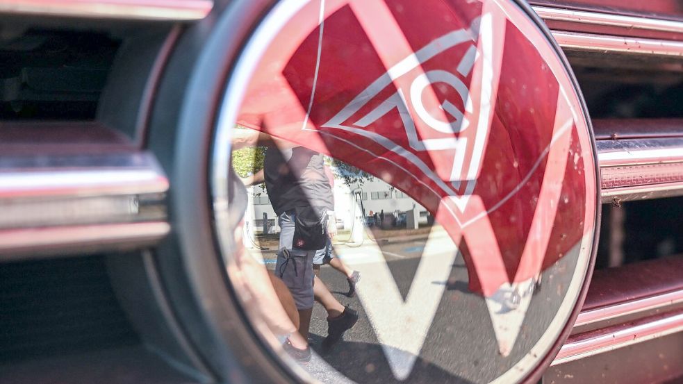 Volkswagen hat eine Reihe von Tarifverträgen gekündigt. (Archivbild) Foto: Hendrik Schmidt/dpa
