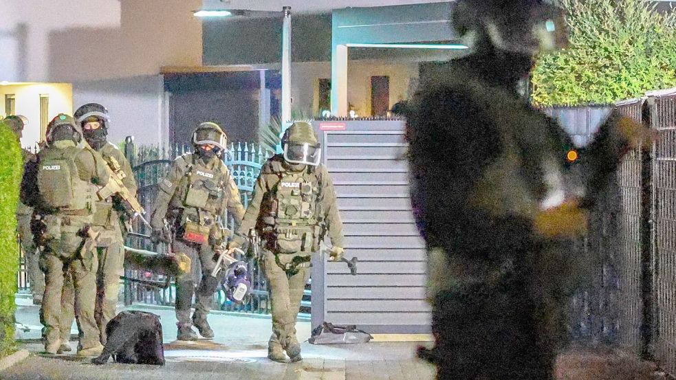 Ermittler ziehen Bilanz der Groß-Razzia gegen Finanzkriminalität  Foto: Christoph Reichwein/dpa
