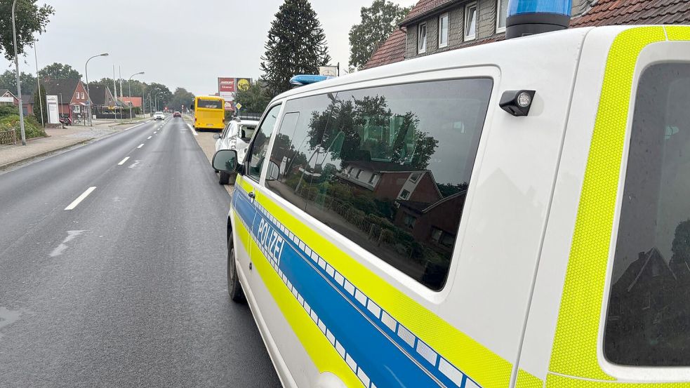 Die Polizei wurde zu dem Unfall in Westoverledingen gerufen. Foto: Carsten Ammermann