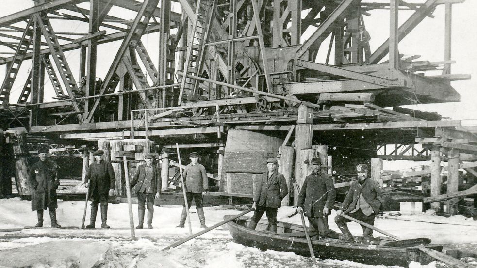Im Winter 1950/1951 wurden die Arbeiten an der dritten Brücke fortgesetzt. Foto: Gemeinde Westoverledingen