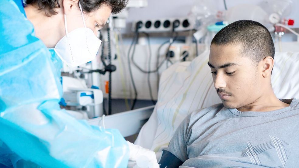Der 19-jährige Patient wird nach der Behandlung für weitere 15 Jahre beobachtet. Foto: Mariia Streltsova/Charité/dpa