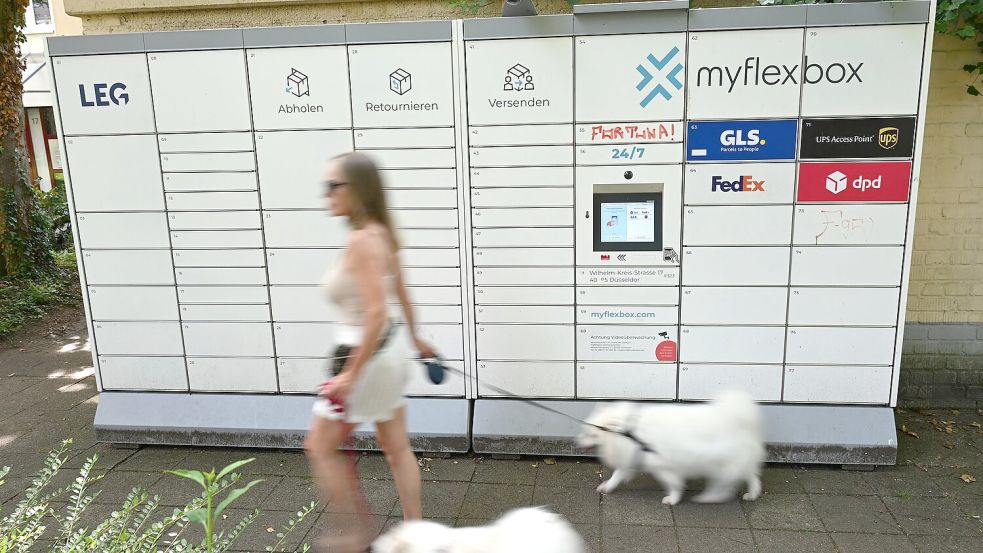 Myflexbox-Automat an einem Düsseldorfer Mietshaus im Juni 2026.  Foto: Wolf von Dewitz/dpa