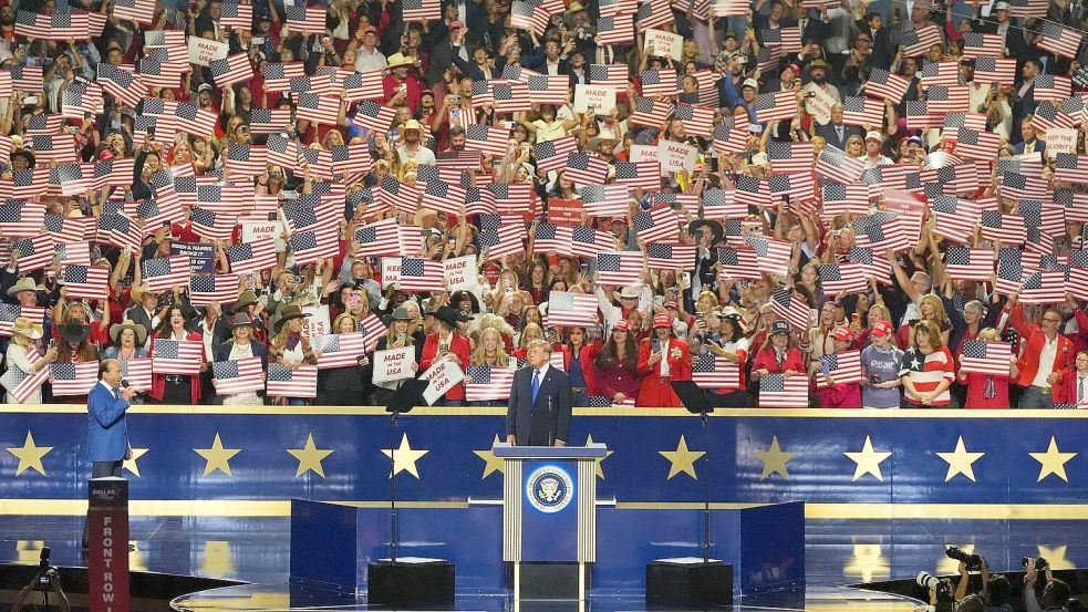 Beim Republikaner-Parteitag in Dallas betonte Trump gleich mehrfach: Bei den Midterms soll es um ihn gehen. (Archivbild) Foto: Tony Gutierrez/AP/dpa