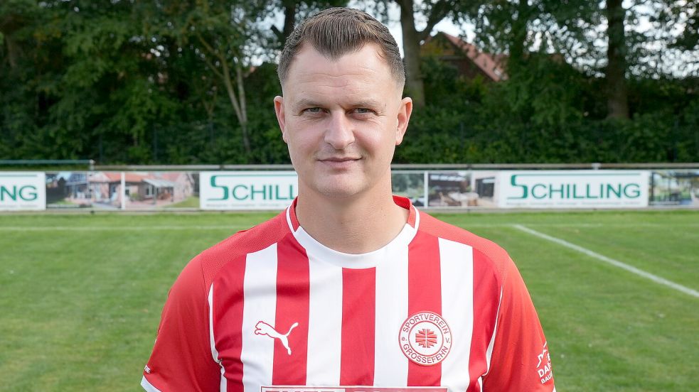 Abwehrchef mit Torriecher: Sven Adam eröffnete mit seinem dritten Saisontreffer den Torreigen gegen Bunde. Foto: Heiner Steenhoff