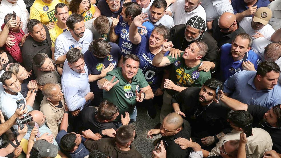 „Hier fließt das Blut Bolsonaros“, sagte Flávio Bolsonaro. (Archivbild) Foto: Allison Sales/AP/dpa